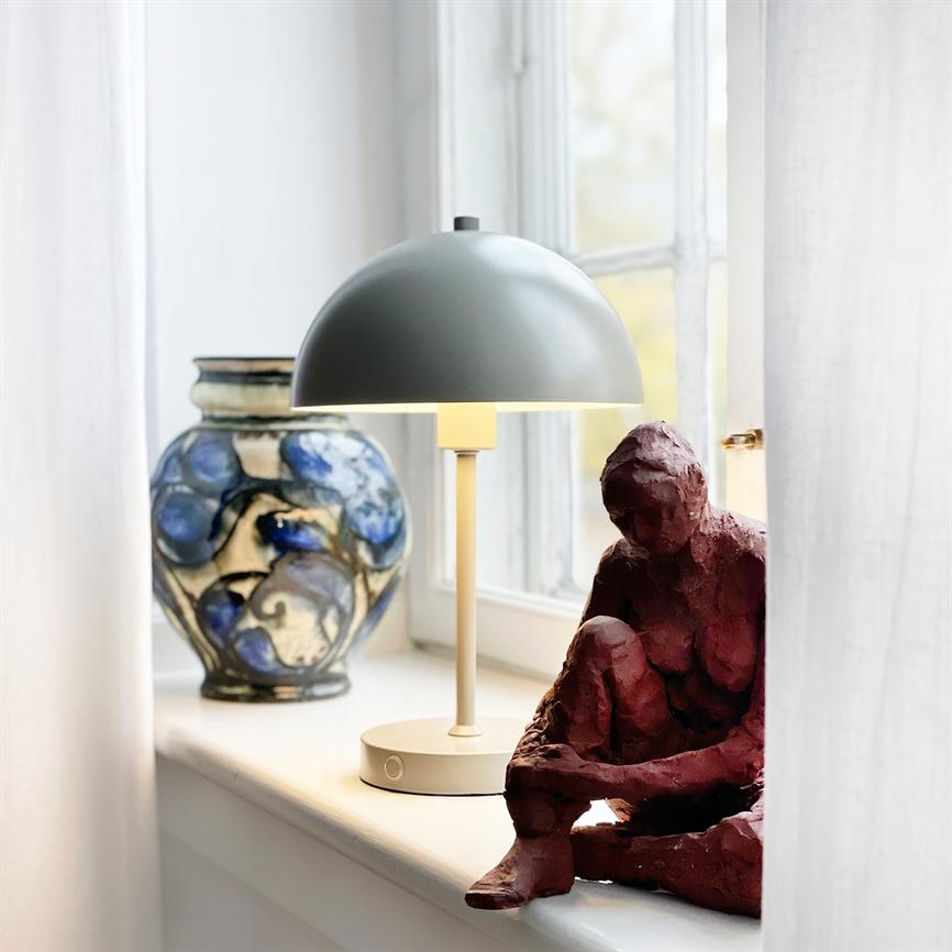 Dyberg Larsen Stockholm V2.0 bordlampe grå oppladbar