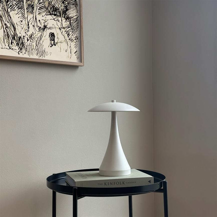Dyberg Larsen Vienna bordlampe hvit LED oppladbar