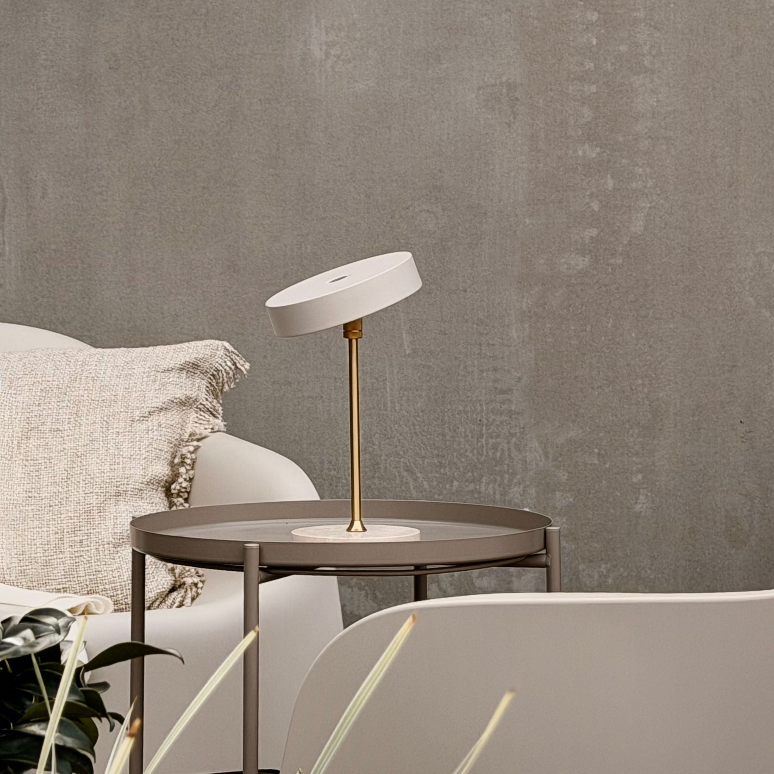 Dyberg Larsen Moonlight LED bordlampe beige travertin