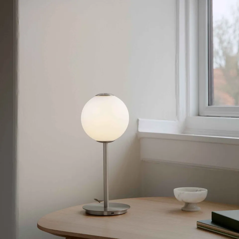 Umage Audrey bordlampe messing dimbar opalglass
