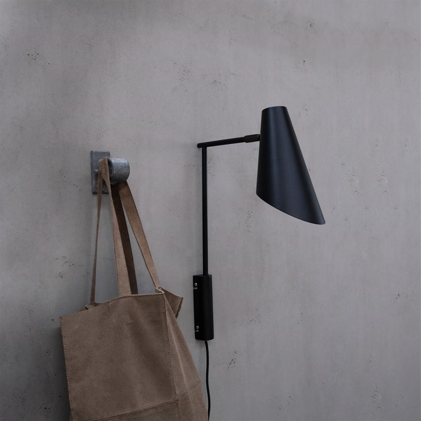 Dyberg Larsen Cale vegglampe sort metall