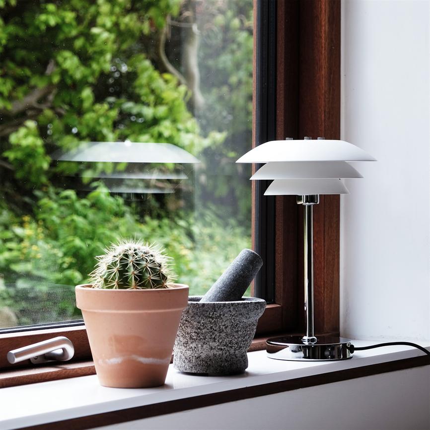 Dyberg Larsen DL20 bordlampe hvit opal