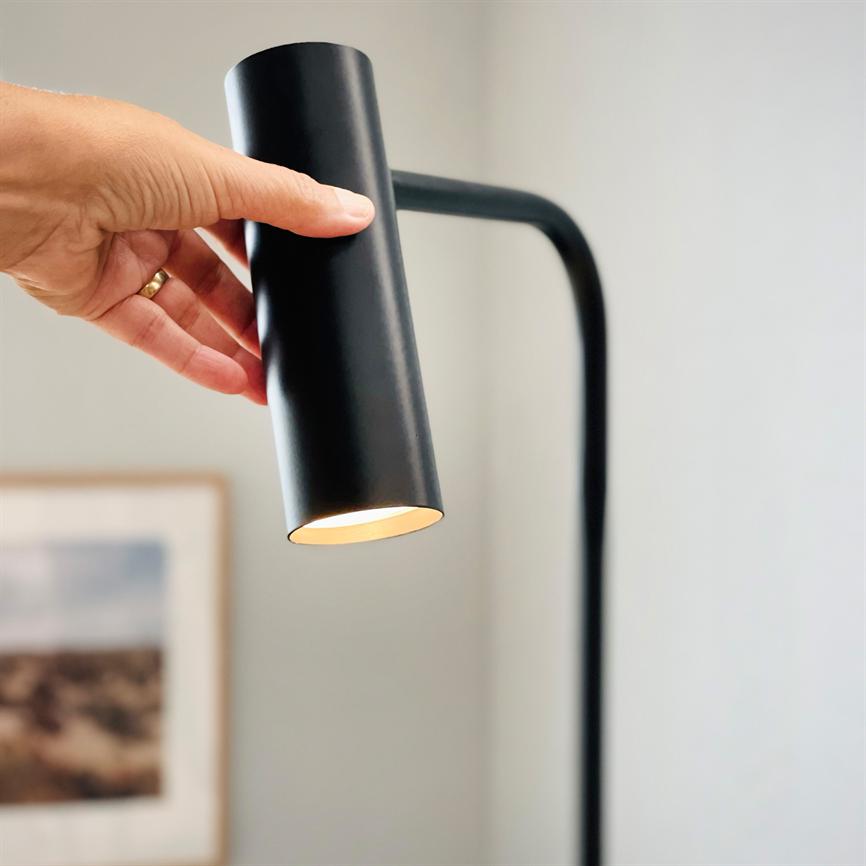 Dyberg Larsen Skagerrak gulvlampe svart – metall GU10