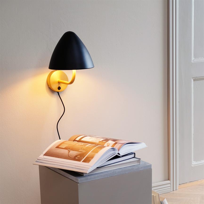 Dyberg Larsen Oulu vegglampe sort messing svingbar