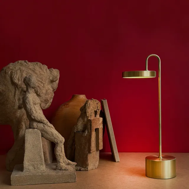 Dyberg Larsen Moovelight bordlampe messing lader