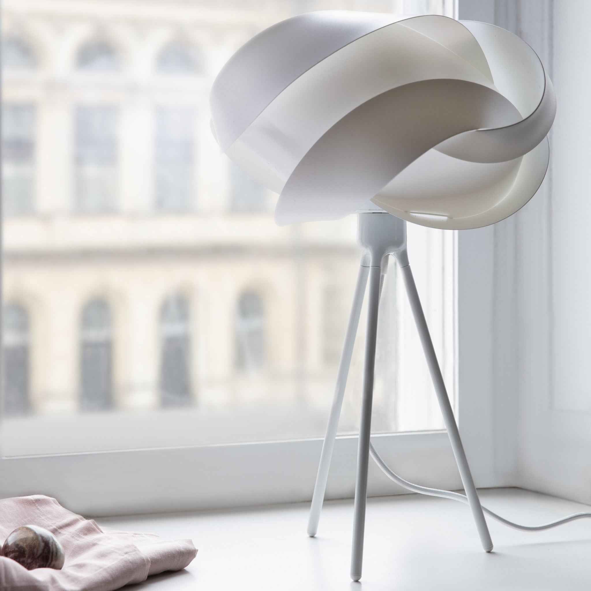 UMAGE Ribbon lampeskjerm pendel skulpturell hvit