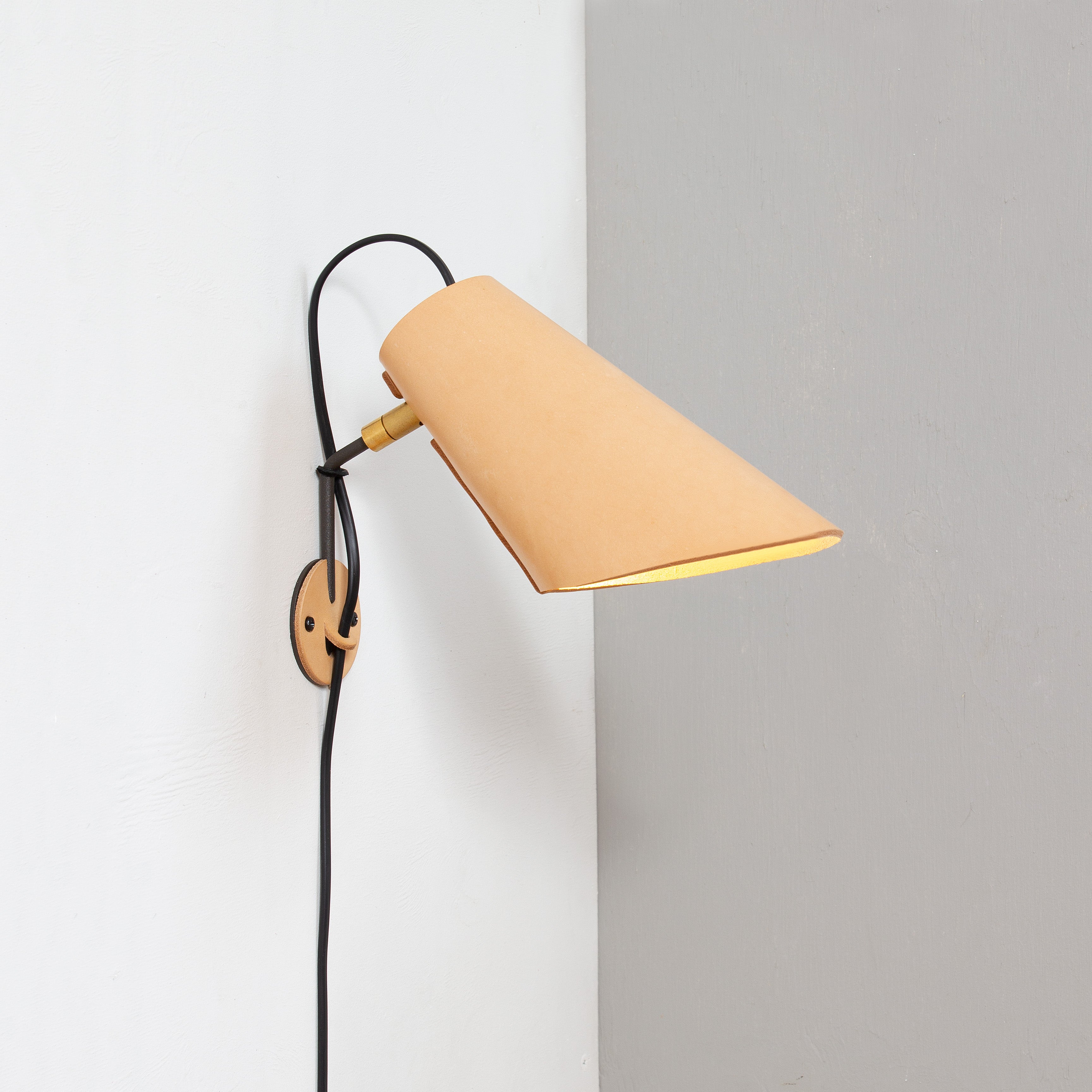 Zlamp Erik 230-19 vegglampe kort cognac skinn dimbar