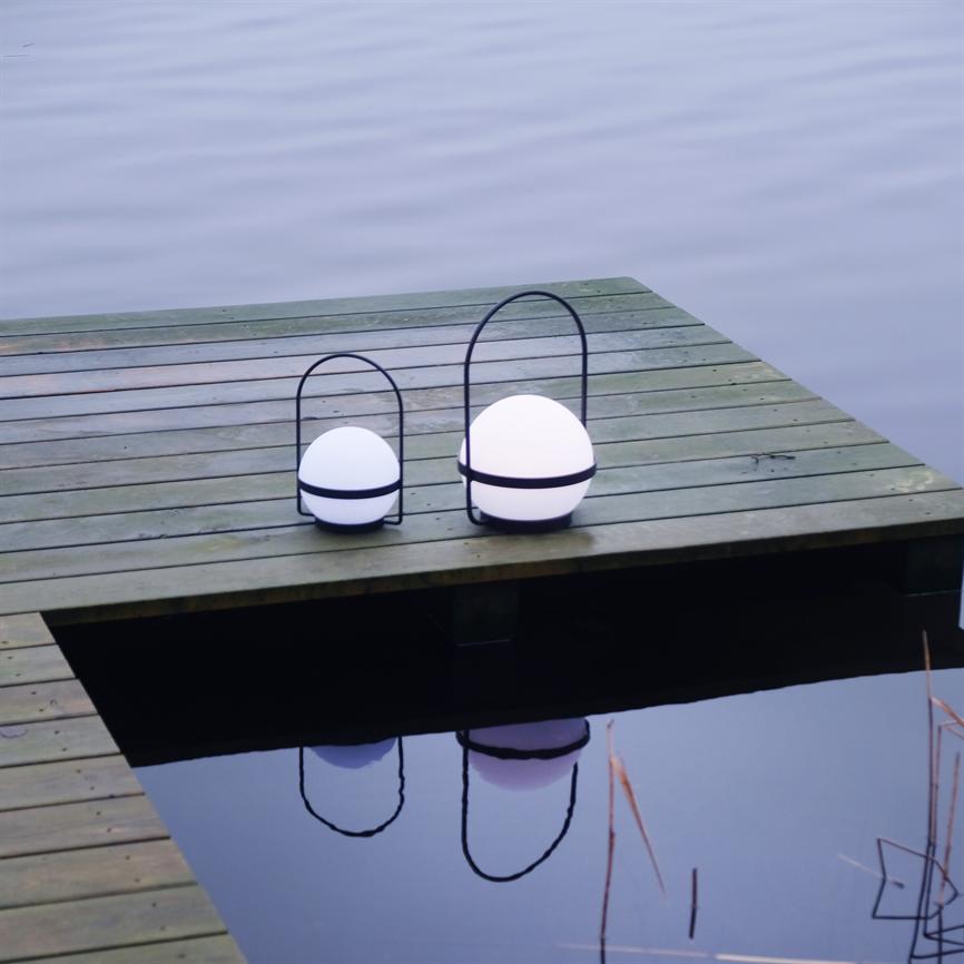 Dyberg Larsen Summer bordlampe solar svart/hvit D15