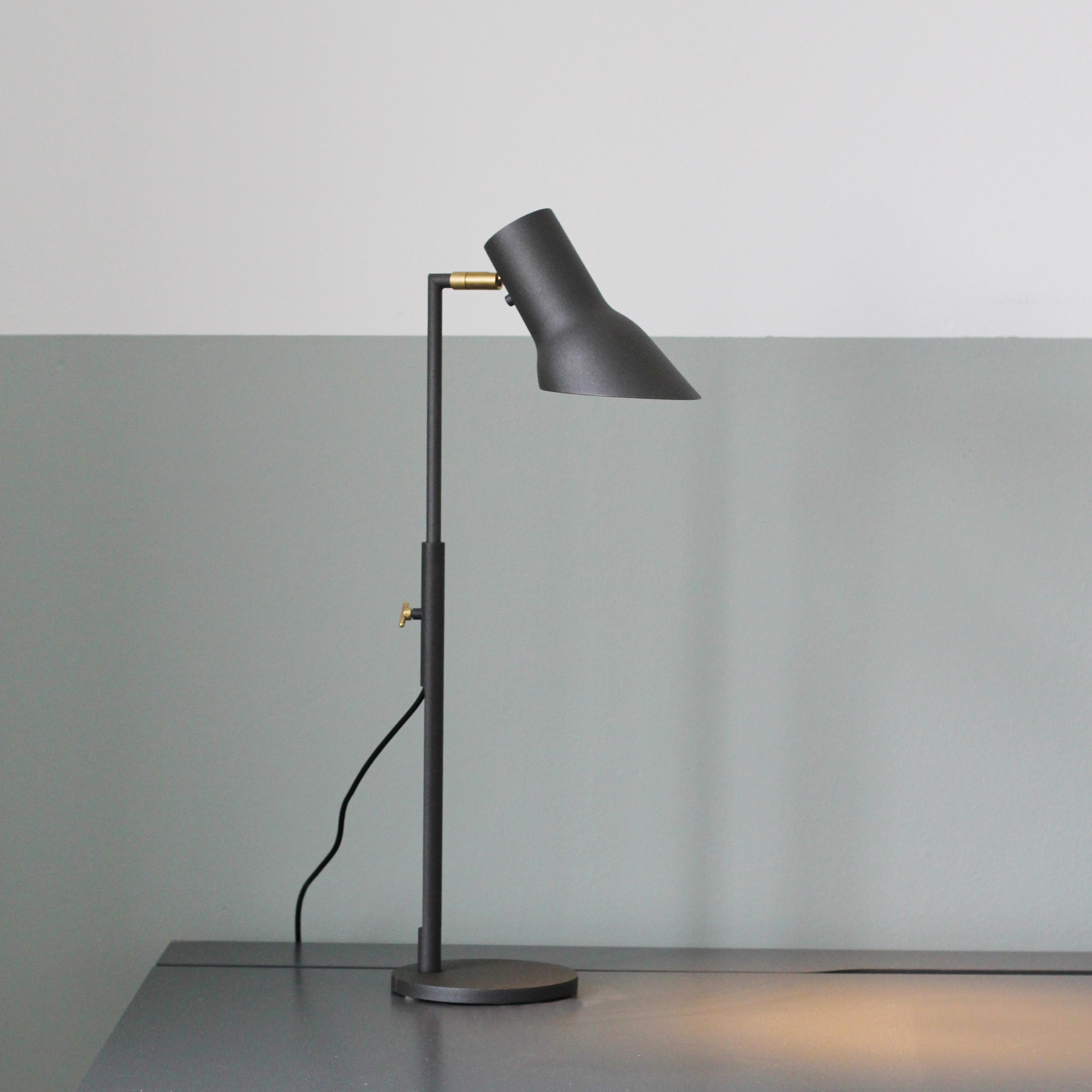Zlamp Q10 423 bordlampe stål mørkegrå leselys