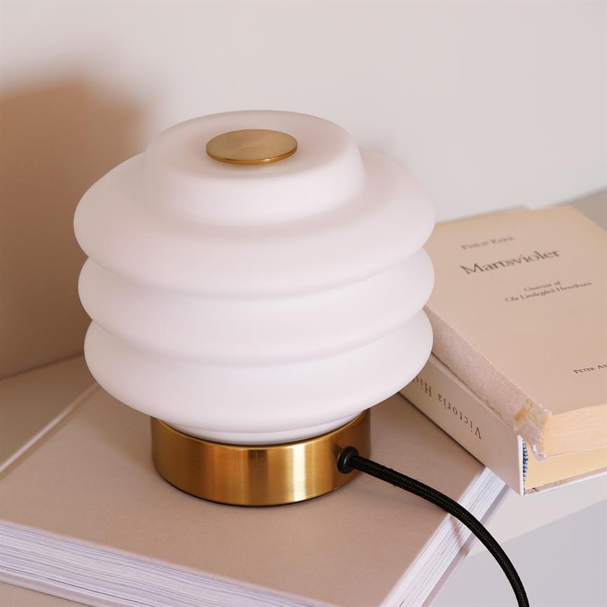 Dyberg Larsen Diva bordlampe opal messing G9