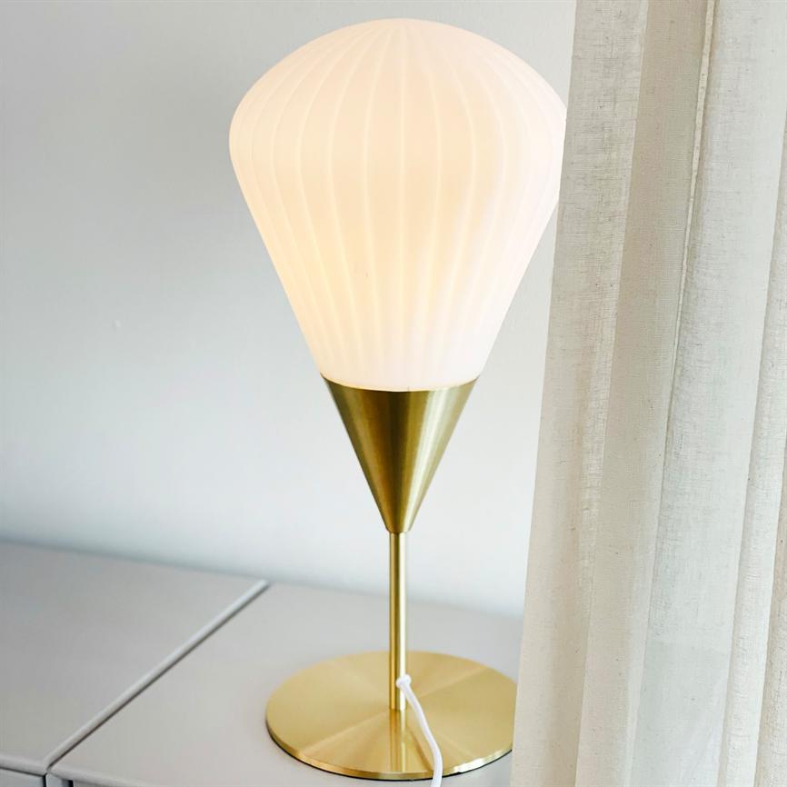 Dyberg Larsen Balloon bordlampe opal messing