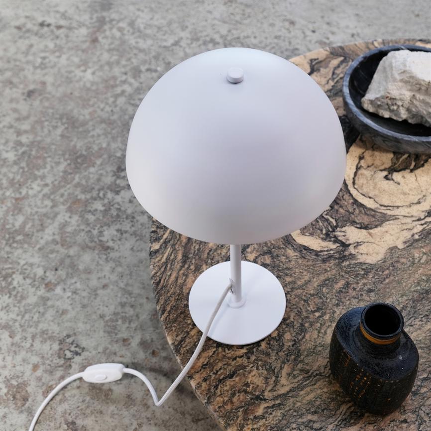 Dyberg Larsen Stockholm bordlampe hvit 38 cm