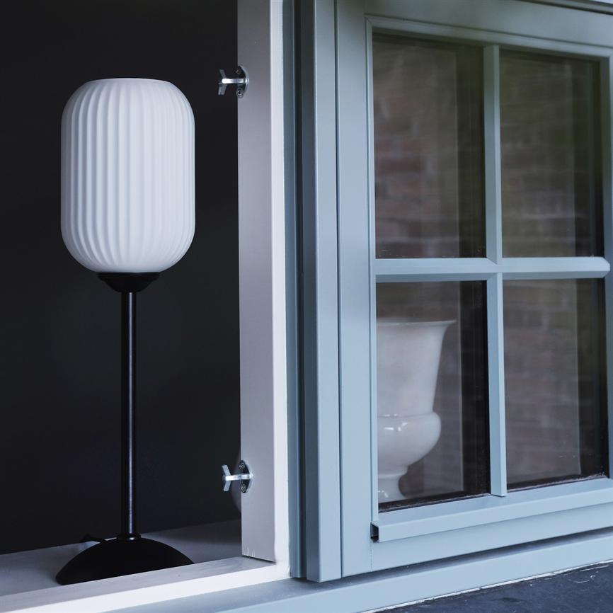 Dyberg Larsen Riflet bordlampe opal 1,6 m ledning