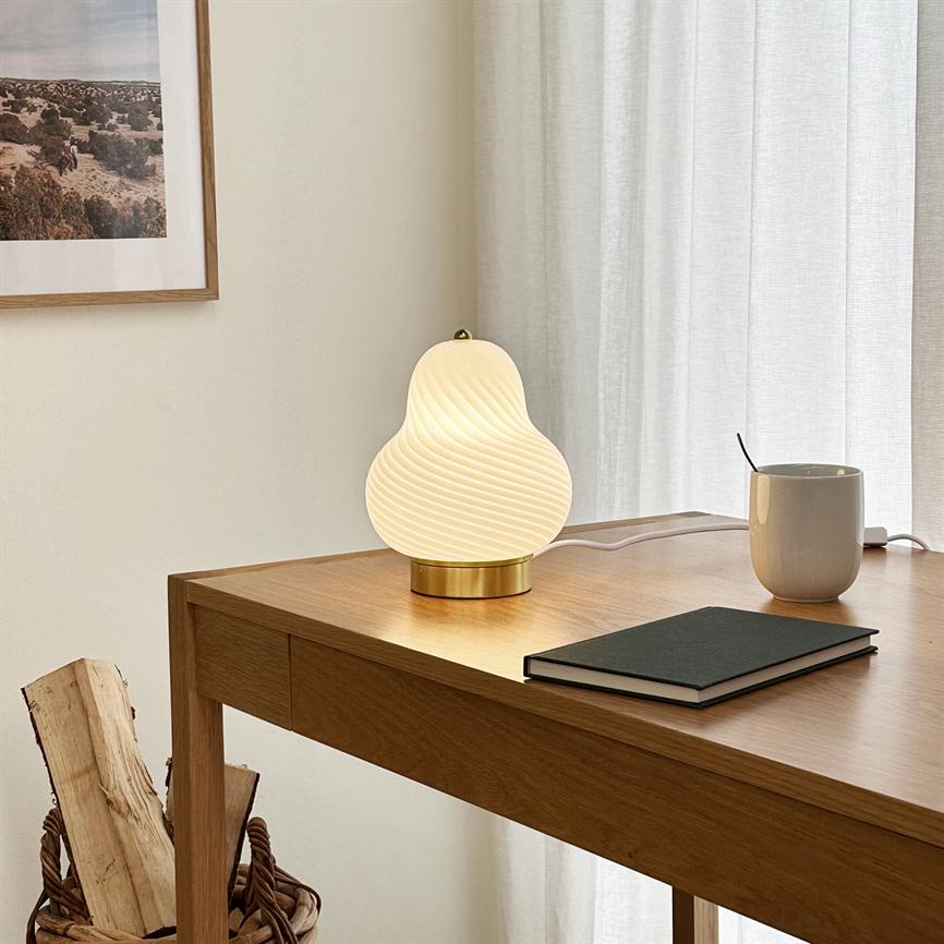 Dyberg Larsen Lucy bordlampe hvit glass stemningslys