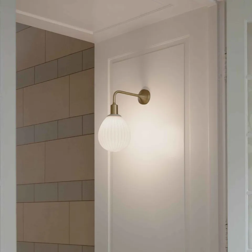 UMAGE Santé vegglampe svart lampefot