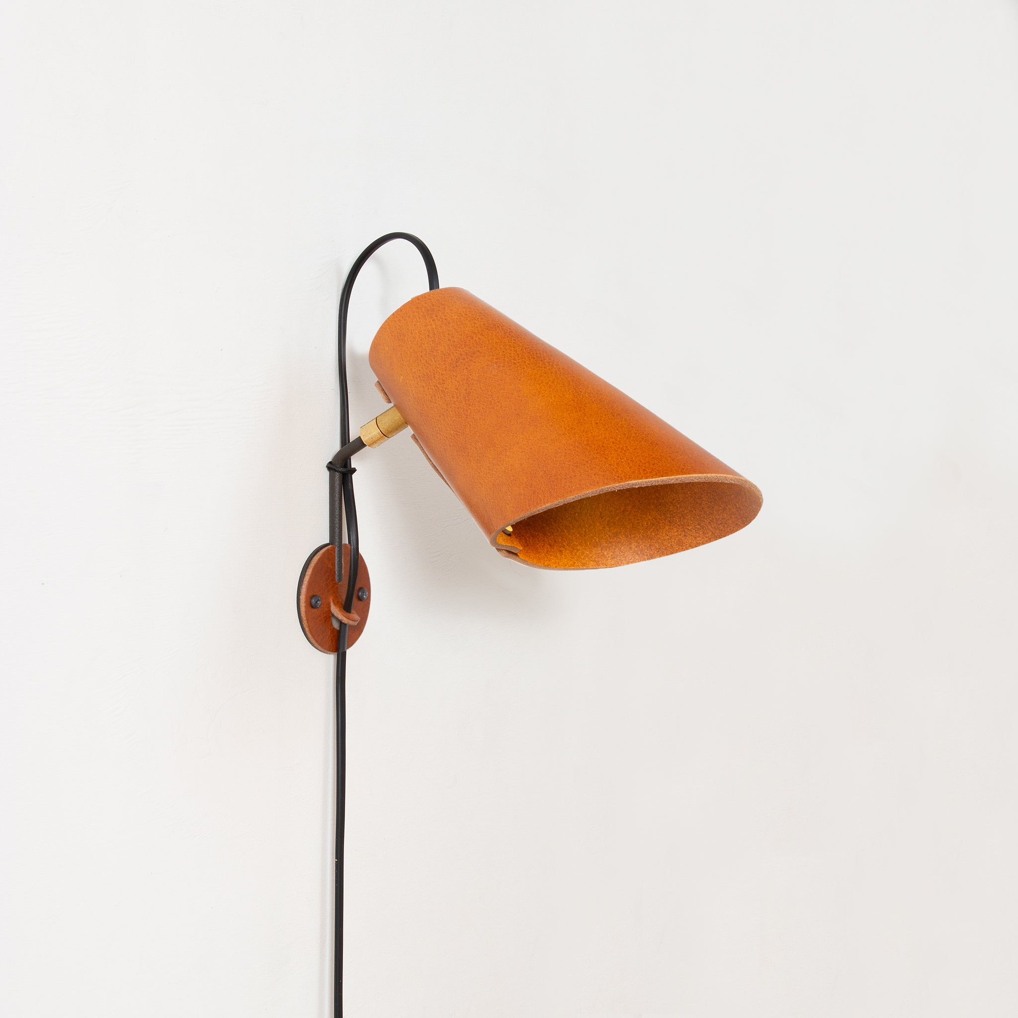Zlamp Erik 230-19 vegglampe kort cognac skinn dimbar
