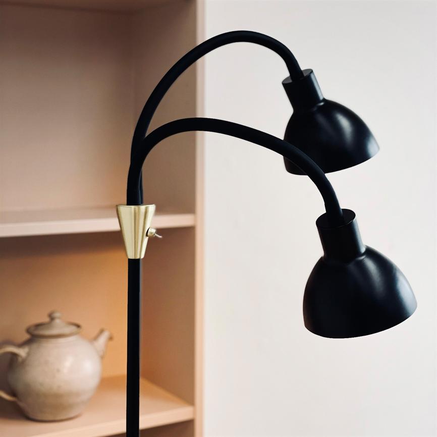 Dyberg Larsen Lilje gulvlampe sort messing