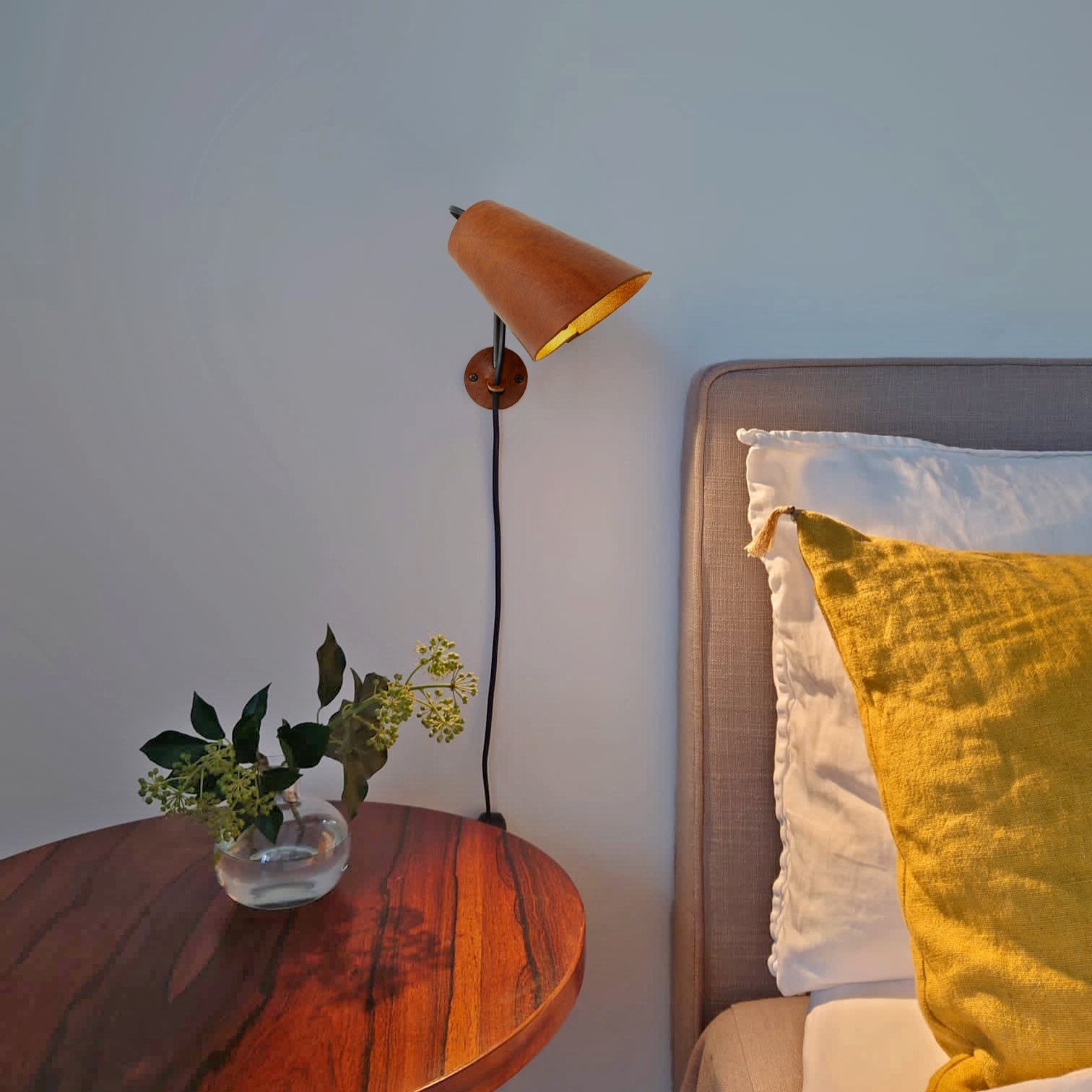 Zlamp Erik 230-19 vegglampe kort cognac skinn dimbar