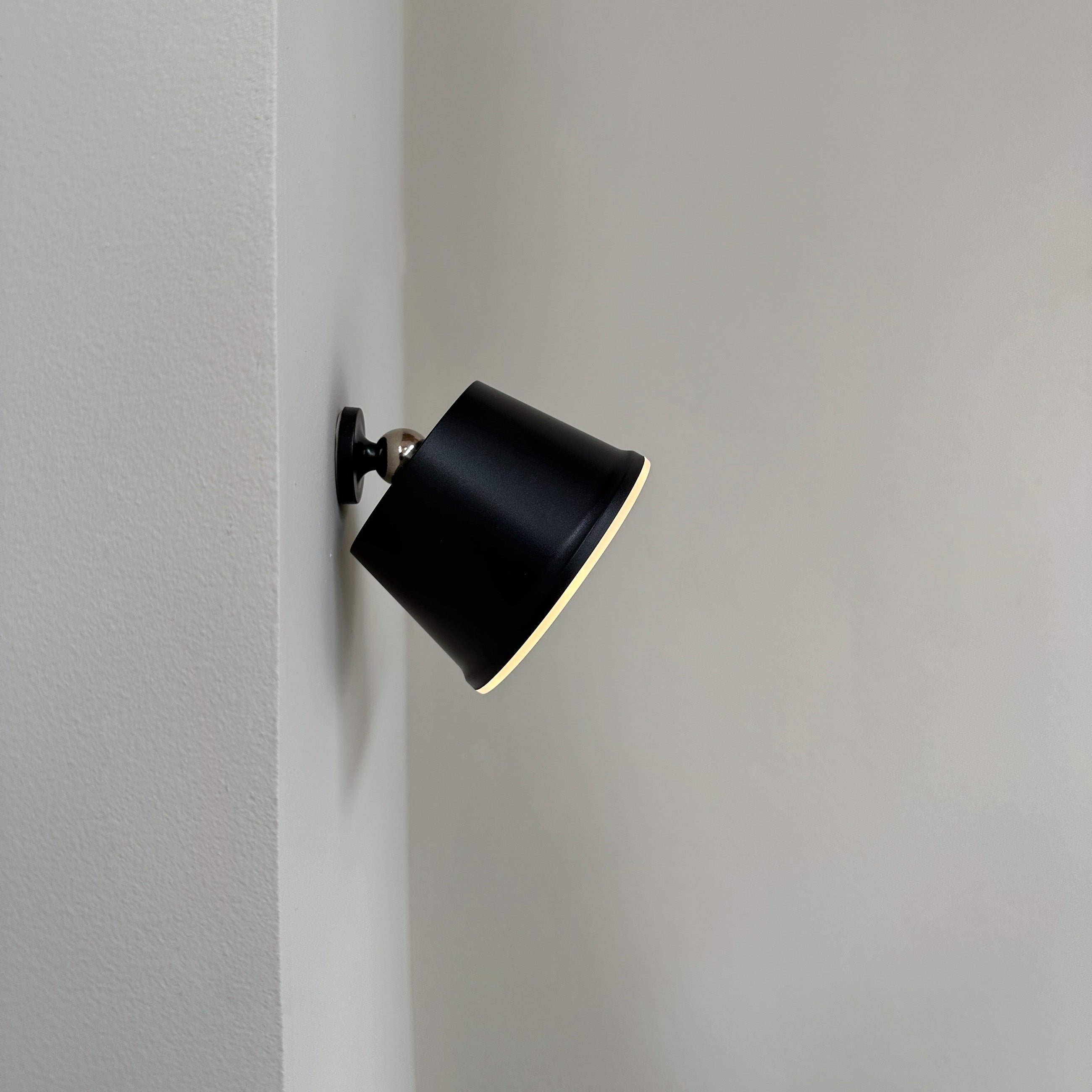 Dyberg Larsen POP LED bordlampe sort oppladbar