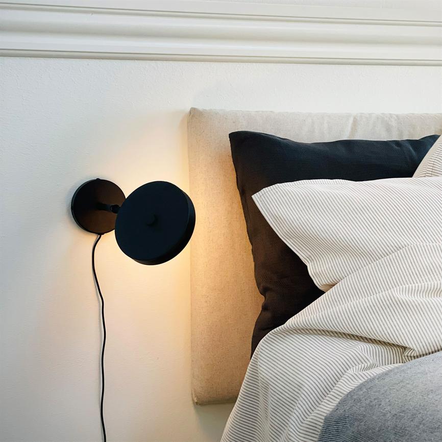 Dyberg Larsen Starlight vegglampe sort dimbar