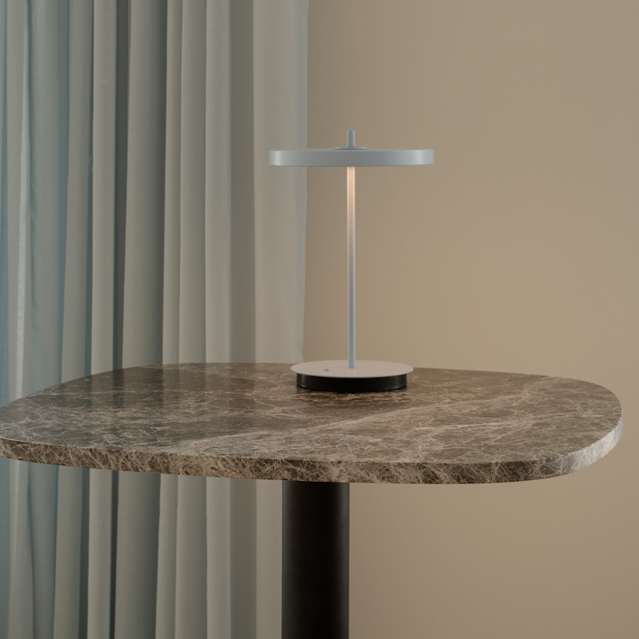 UMAGE Gather barbord emperador rund plate