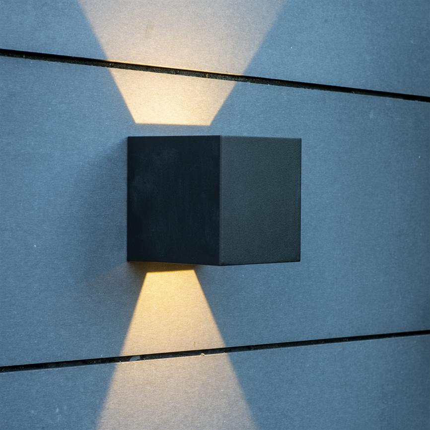 Dyberg Larsen Venus utendørs vegglampe svart justerbar