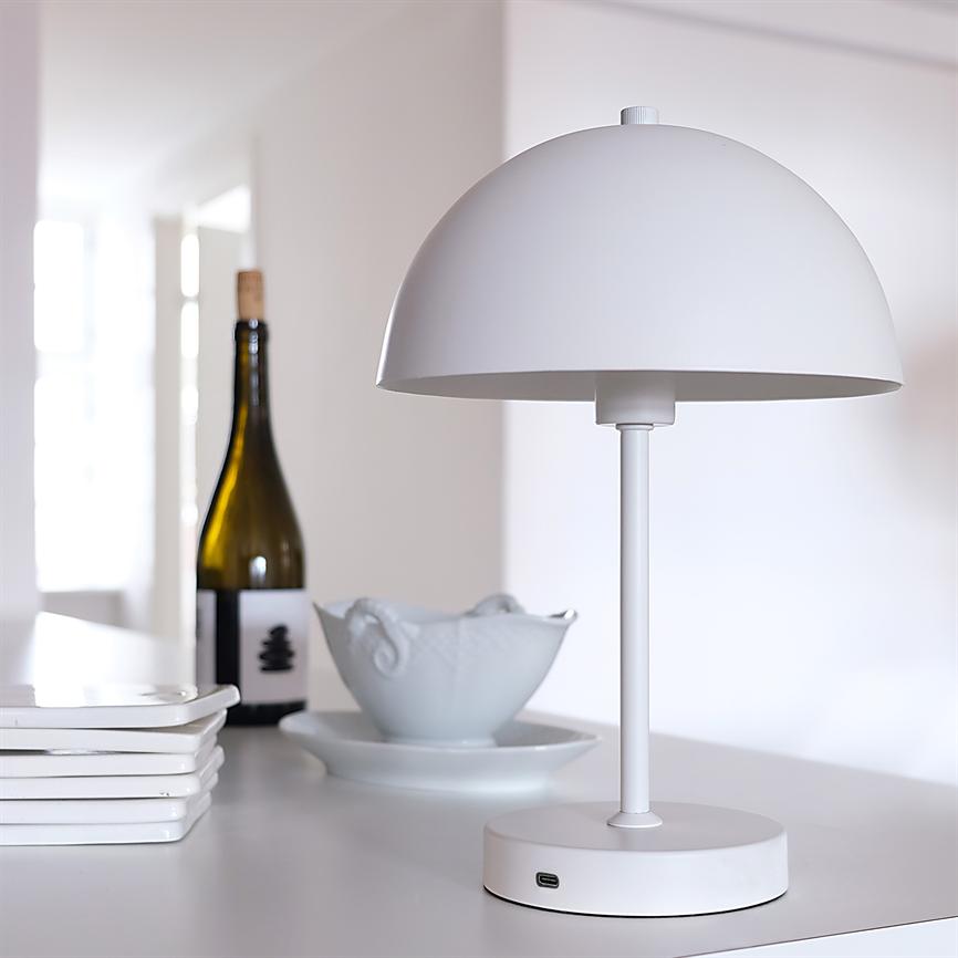 Dyberg Larsen Stockholm bordlampe hvit LED oppladbar