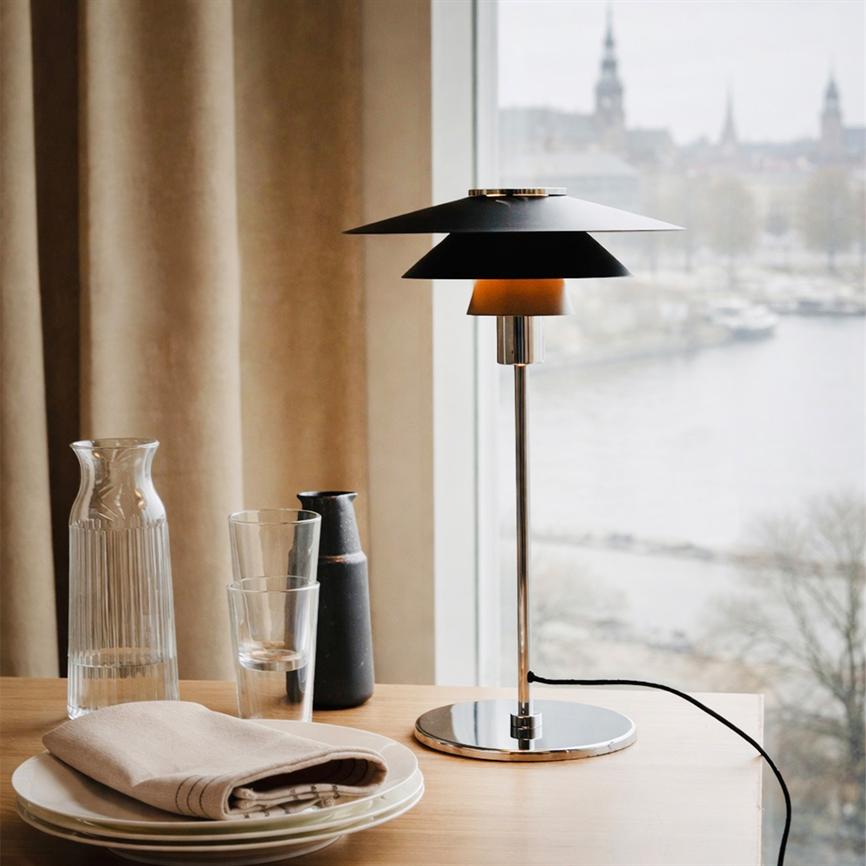 Dyberg Larsen Kay bordlampe sort japansk