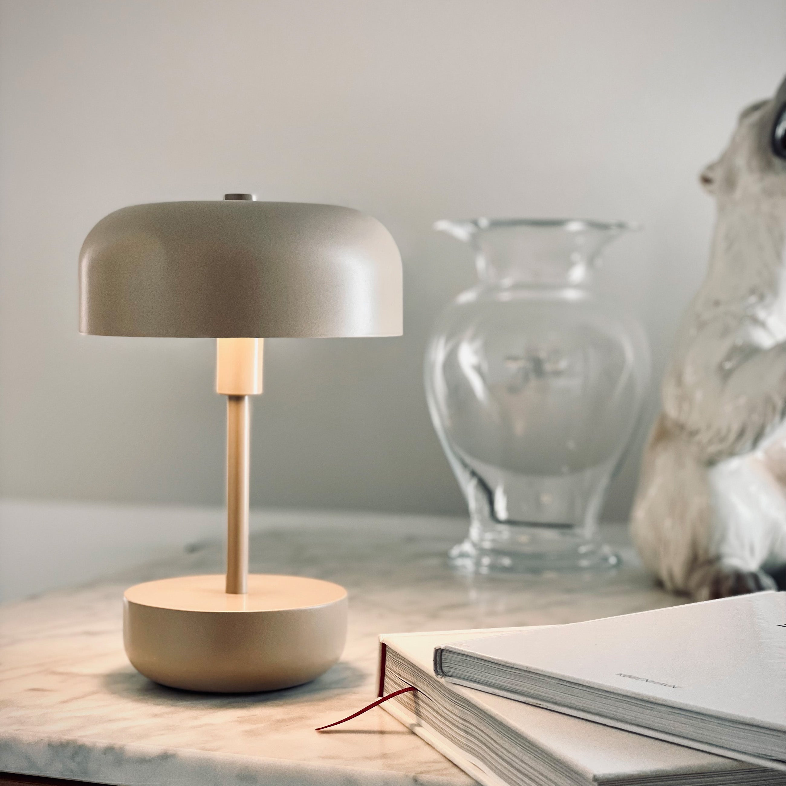 Dyberg Larsen Haipot bordlampe gråbrun oppladbar