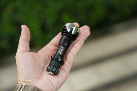 Master LED Striker Mini aluminium lommelykt svart 635 lumen