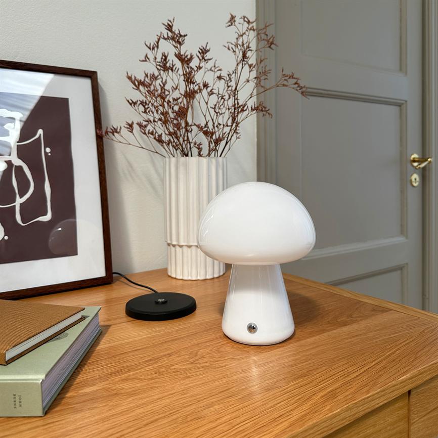 Dyberg Larsen Morkel bordlampe hvit oppladbar