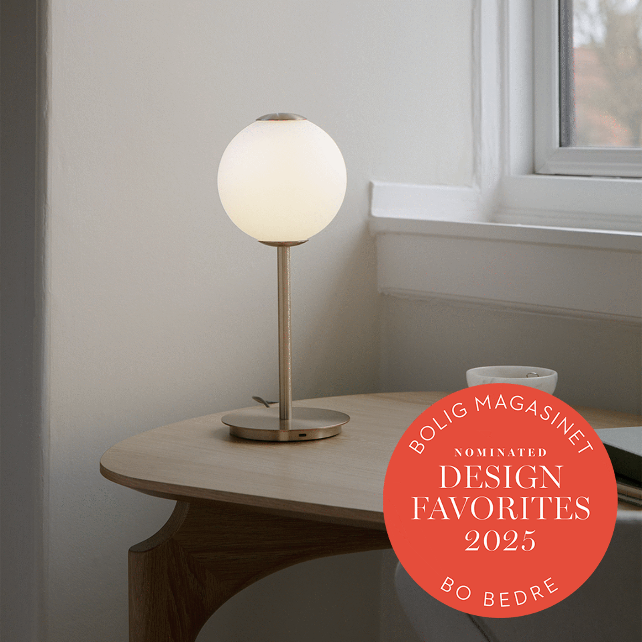 Umage Audrey bordlampe messing dimbar opalglass