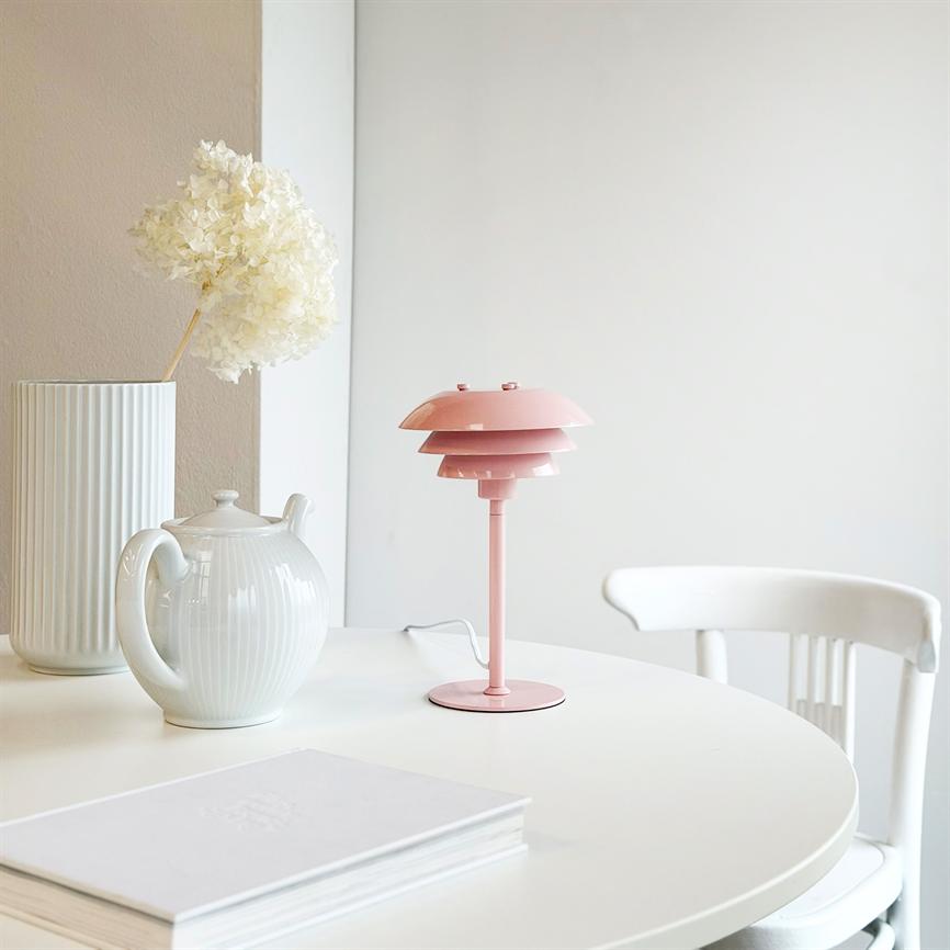 Dyberg Larsen Sixteen bordlampe rosa 16 cm