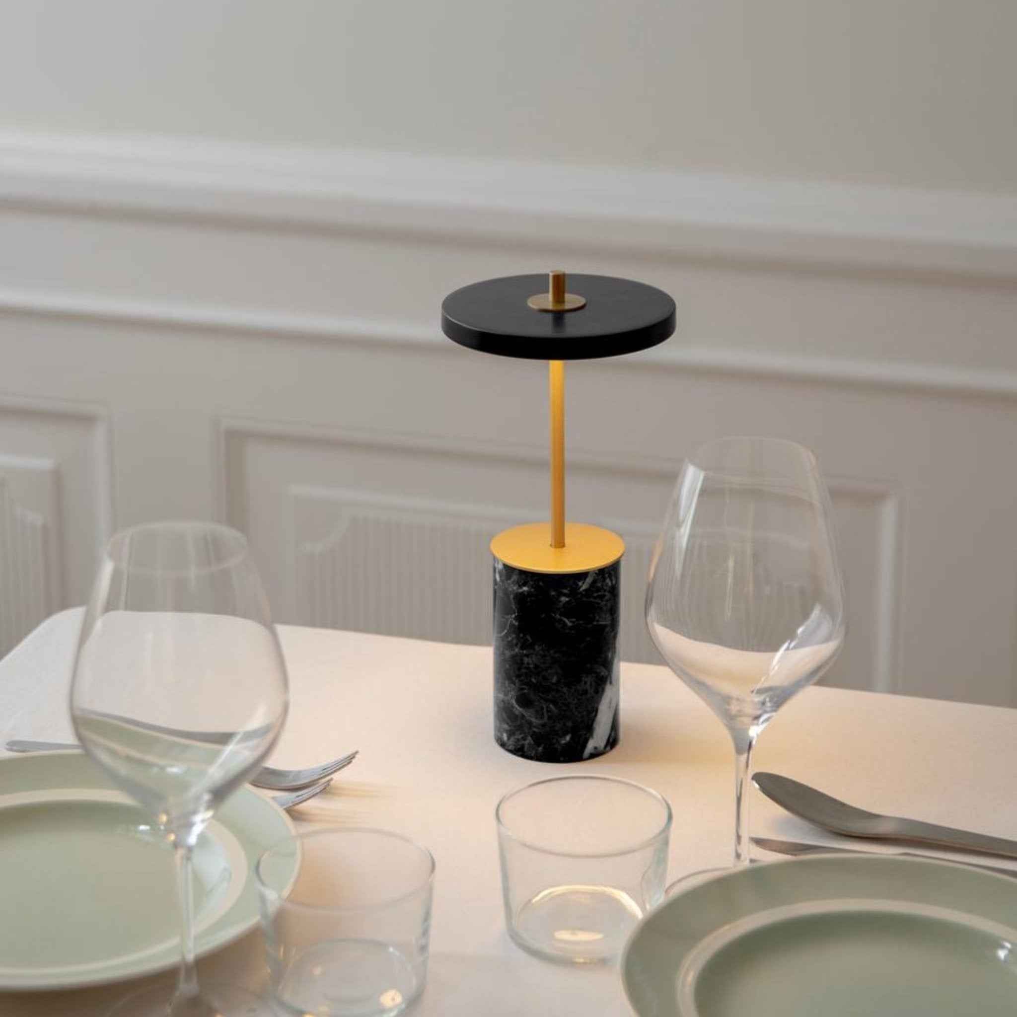 UMAGE Asteria Move Mini bordlampe white marble