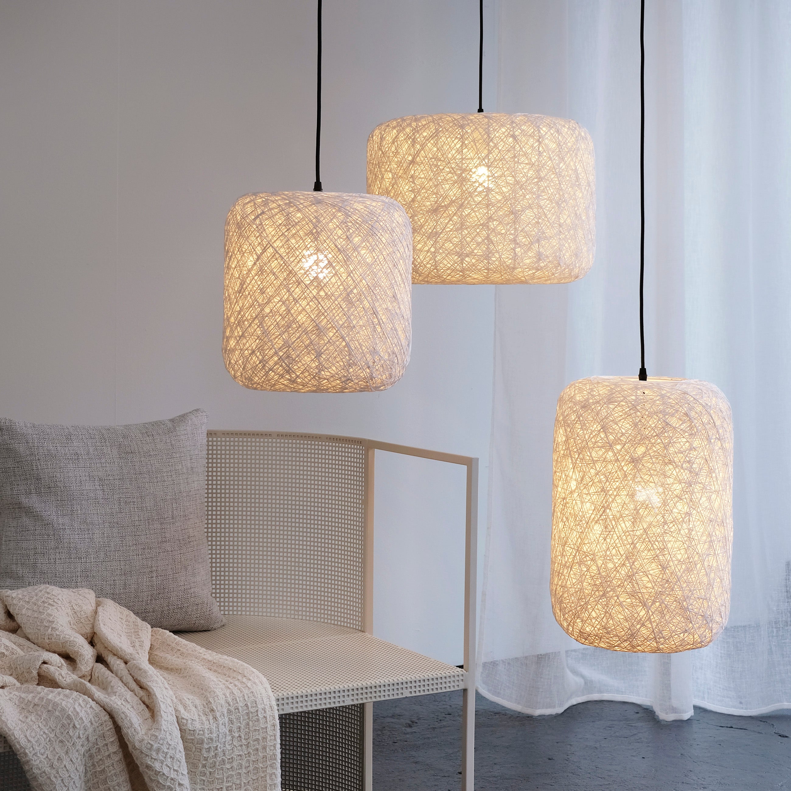 Dyberg Larsen Spin pendel medium hvit papir