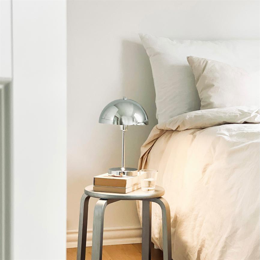Dyberg Larsen Stockholm 2.0 bordlampe krom oppladbar