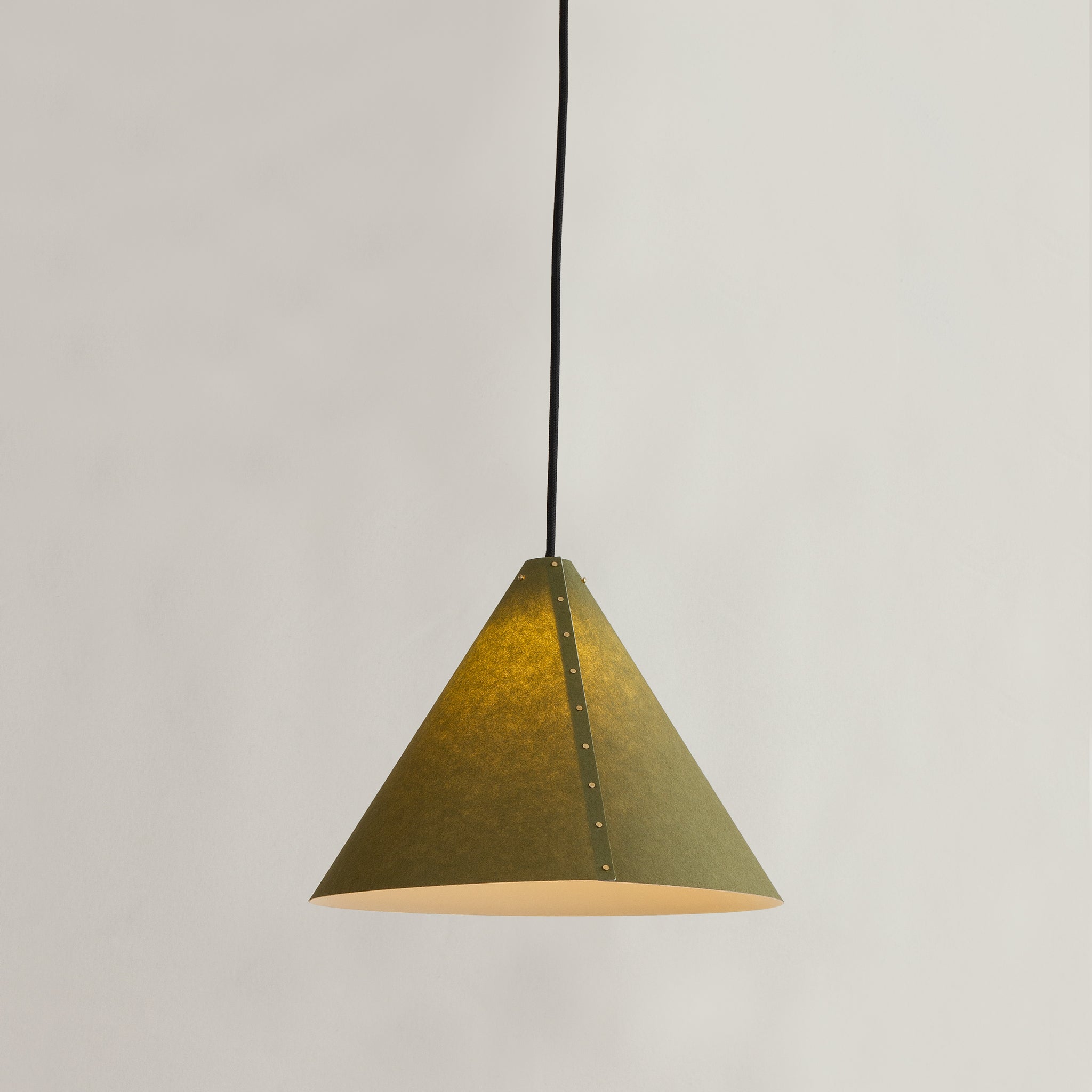 Zlamp Spiss 150-3403 pendel 34 cm off-white kjegle
