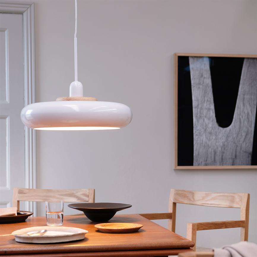 Dyberg Larsen Planet pendel hvit blank