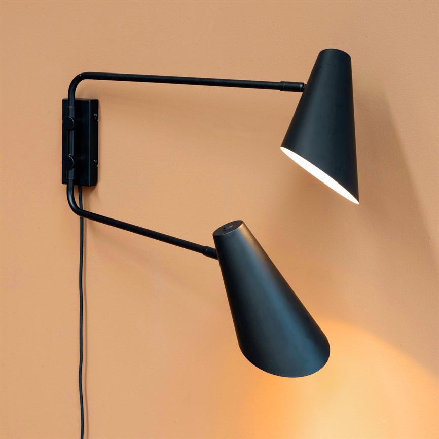 Dyberg Larsen Cale vegglampe sort justerbar