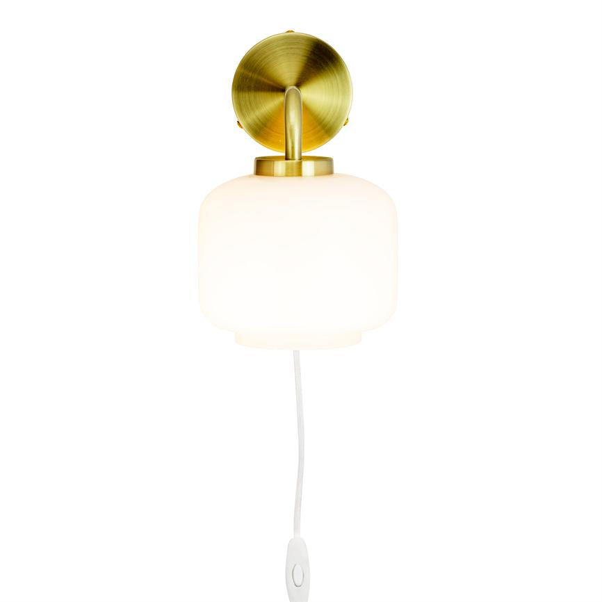 Dyberg Larsen Arp vegglampe opal messing 25,5cm