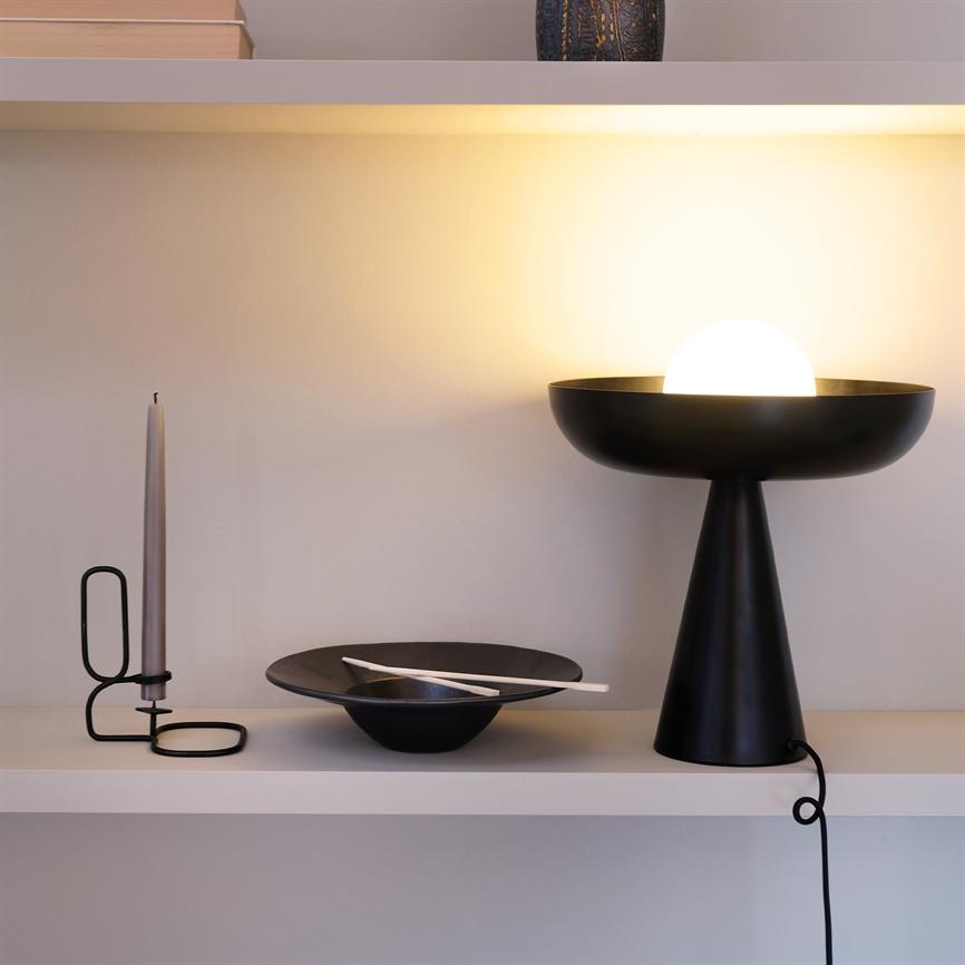 Dyberg Larsen AVA bordlampe svart glasskuppel