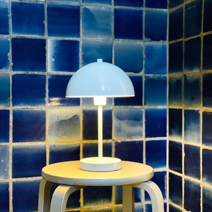 Dyberg Larsen Stockholm 2.0 bordlampe isblå LED