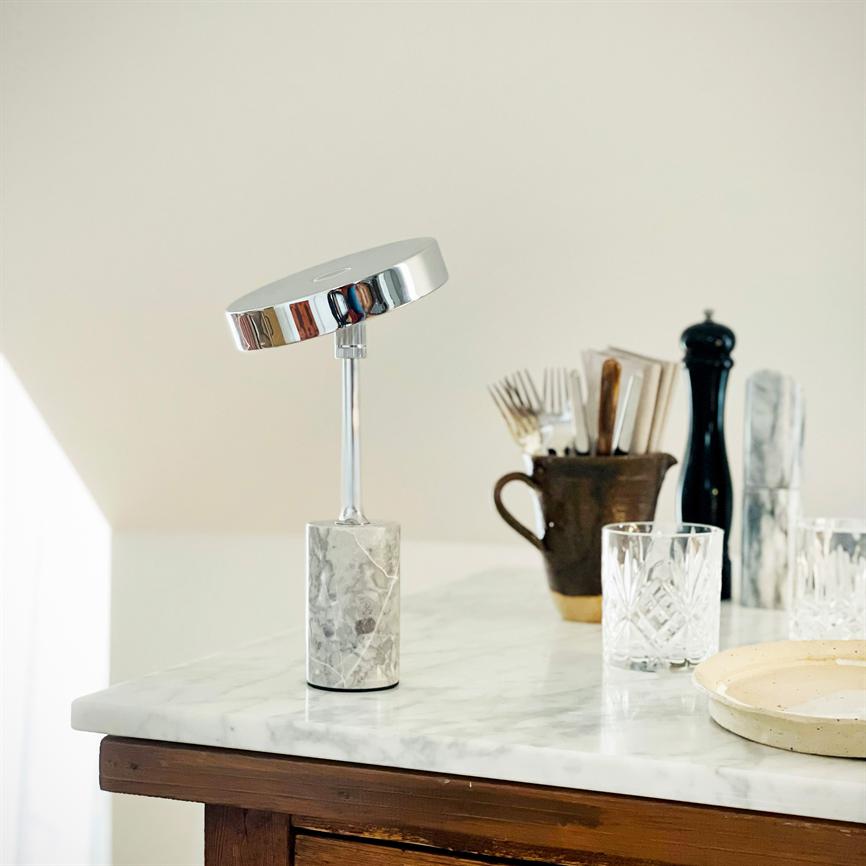 Dyberg Larsen Starlight bordlampe krom grå marmor oppladbar