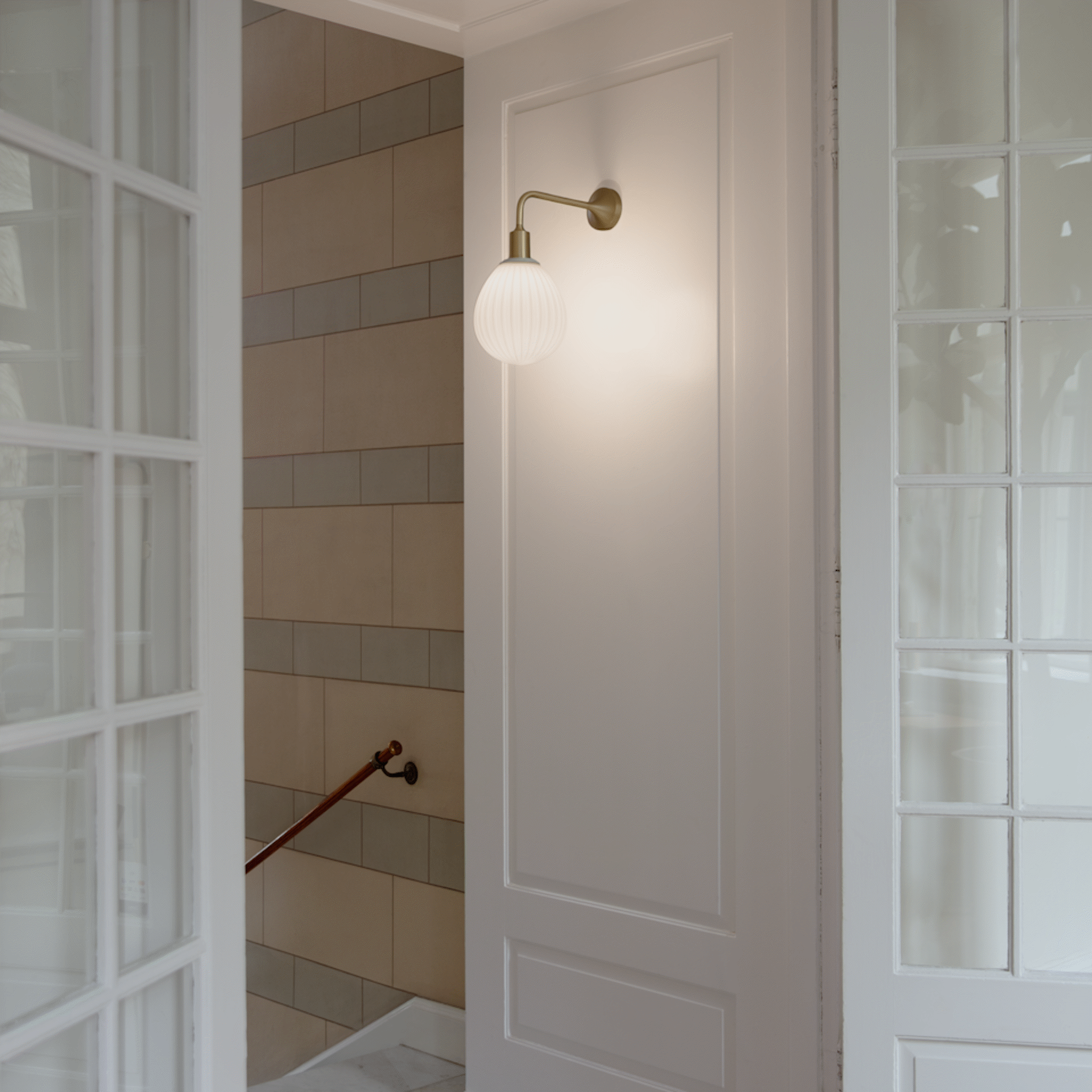 UMAGE Santé vegglampe svart lampefot