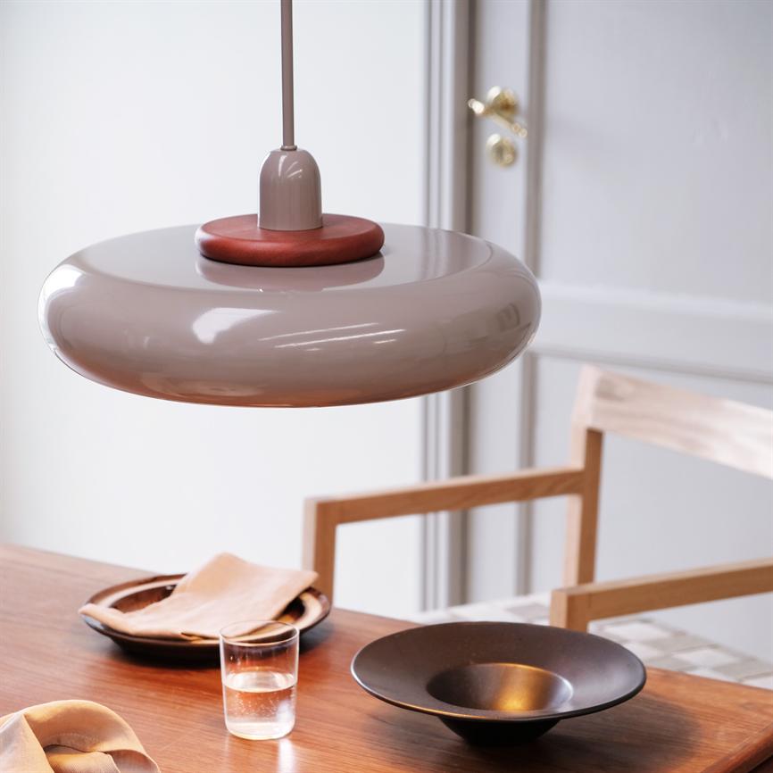 Dyberg Larsen Planet pendel latte trelook spisebord