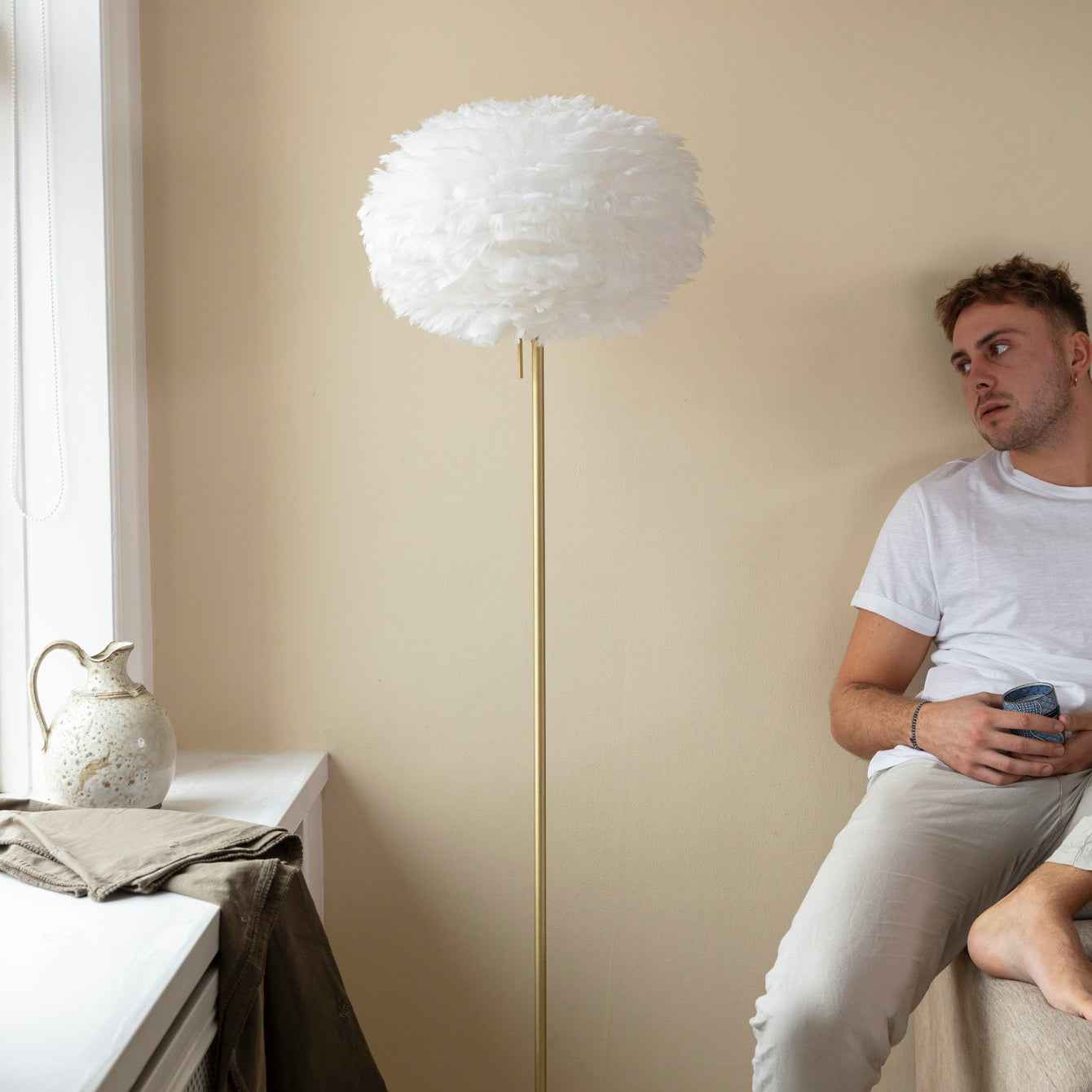UMAGE Eos medium gulvlampe Santé fjærskjerm