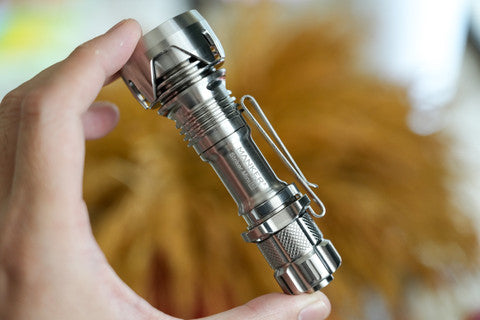 Master LED Striker Mini titan lommelykt naturell 635 lumen 430 m