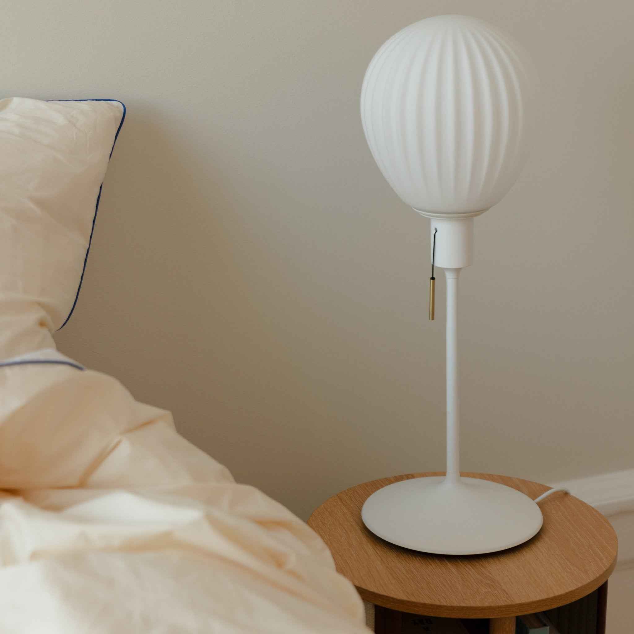 UMAGE Santé lampfot hvit med USB