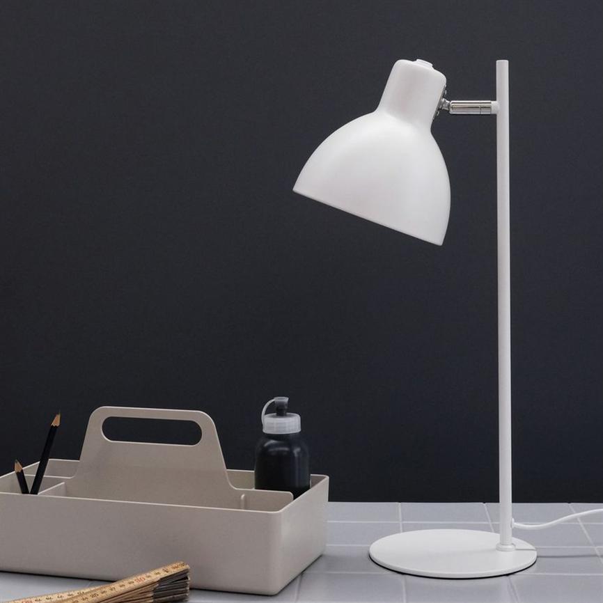 Dyberg Larsen Skagen bordlampe hvit skrivebord