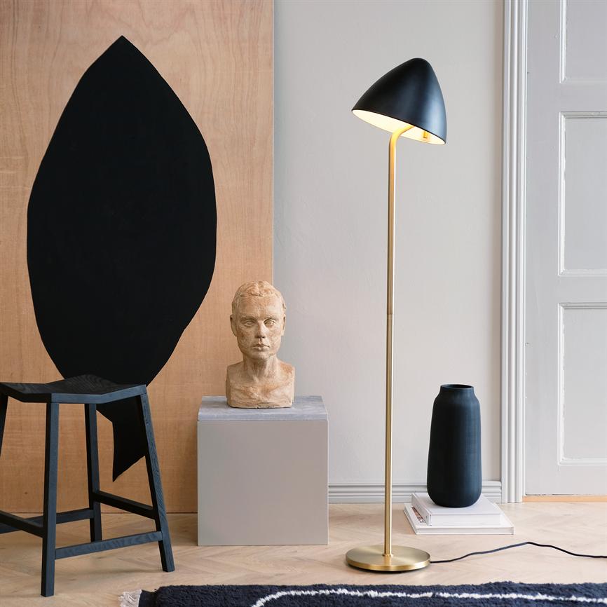 Dyberg Larsen Oulu gulvlampe sort messing leselys